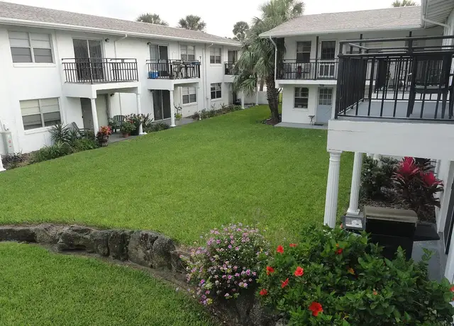 Photo of 416 N Grandview Ave, Daytona Beach, FL 32118