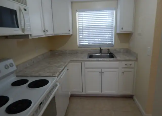 Photo of 416 N Grandview Ave, Daytona Beach, FL 32118