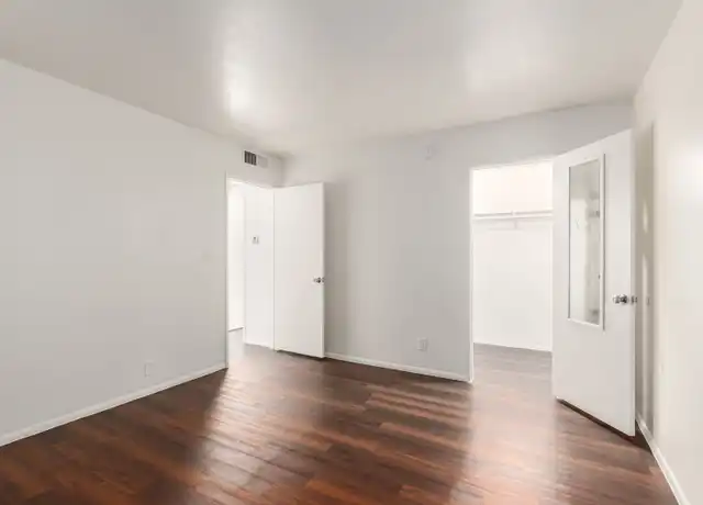 Property at 2040 W Berridge Ln Unit 31, Phoenix, AZ, 85015, 1 bed, 1 bath, [object Object]