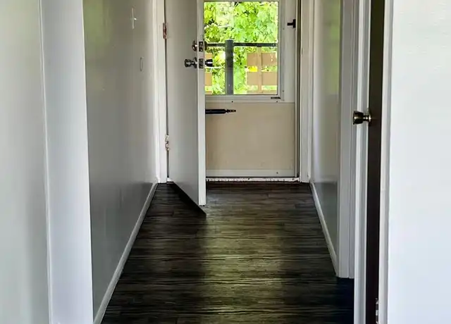 Property at 606 Mill Ave S Unit 20, Renton, WA, 98057, 2 beds, 1 bath, [object Object]