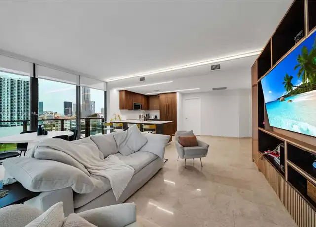 Property at 88 SW 7th St, Miami, FL, 33130, 3 beds, 3.5 baths, [object Object]