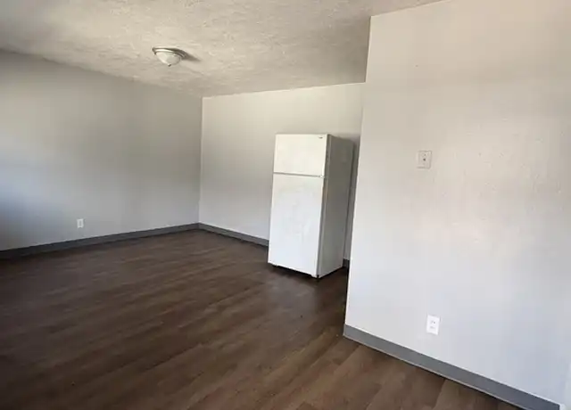 Property at 270 E Nottingham Rd Unit 7, Dayton, OH, 45405, 1 bed, 1 bath, [object Object]
