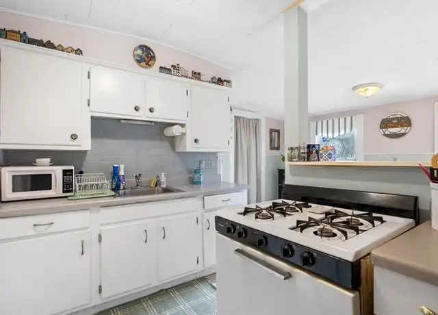 Property at 329 Commercial St Unit 2, Braintree, MA, 02184, 3 beds, 1 bath, [object Object]