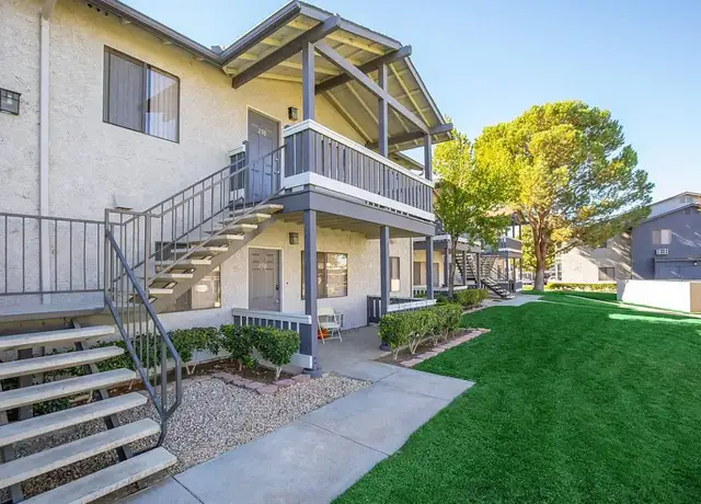 Photo of 1601 W Avenue J8, Lancaster, CA 93534
