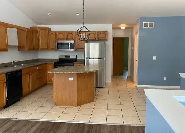 Property at 415 S Kendall Ave Unit 405, Kalamazoo, MI, 49006, 4 beds, 2 baths, [object Object]