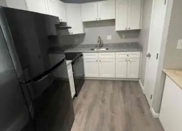 Property at 7 Village St Unit 2R, Worcester, MA, 01604, 2 beds, 1 bath, [object Object]