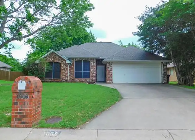 Property at 1008 Bayfield Dr, Denton, TX, 76209, 3 beds, 2 baths, [object Object]