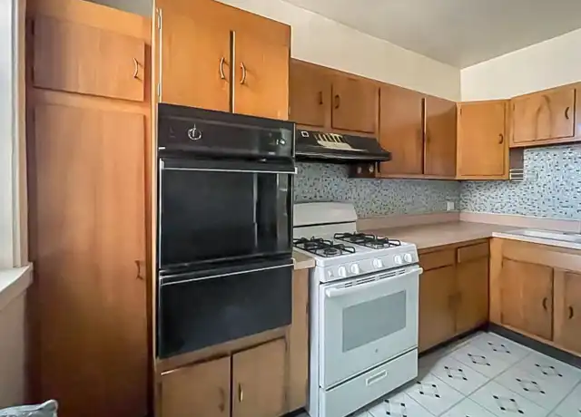 Property at 4951 N Oakley Ave Unit 2257-3, Chicago, IL, 60625, 2 beds, 1 bath, [object Object]