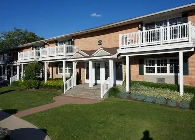 Property at 81 Claire Ct Unit 81, Babylon, NY, 11704, 1 bed, 1 bath, [object Object]
