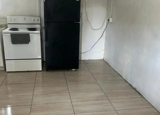 Property at 485 SW 4th Ave, Homestead, FL, 33030, 1 bed, 1 bath, [object Object]