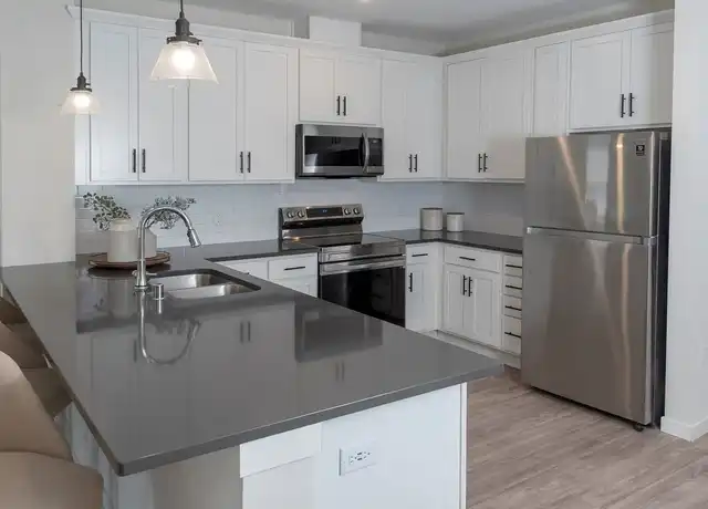 Property at Shady Oak Crossing - 4312 Shady Oak Rd S, Hopkins, MN, 55343, 1-2 bed, 1-2 bath, [object Object]