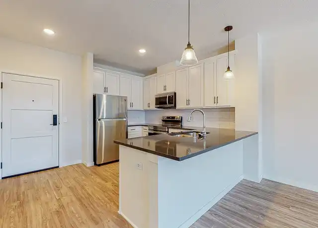 Property at Shady Oak Crossing - 4312 Shady Oak Rd S, Hopkins, MN, 55343, 1-2 bed, 1-2 bath, [object Object]