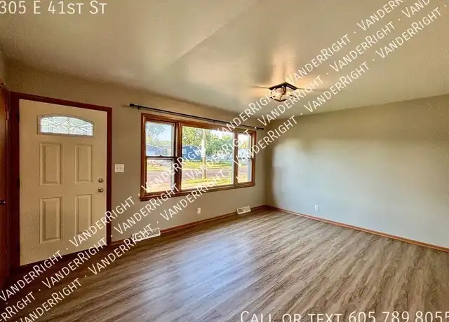 Property at 305 E 41st St, Sioux Falls, SD, 57105, 4 beds, 2 baths, [object Object]