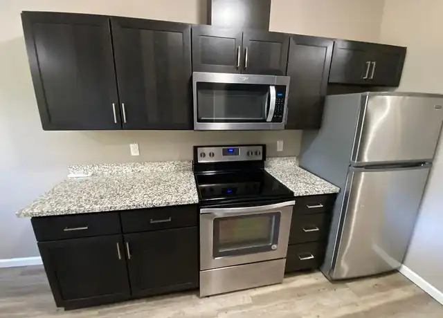 Property at Hawthorne Place Apartments - 4245 Hawthorne Ave NE, Salem, OR, 97301, 3 beds, 2 baths, [object Object]