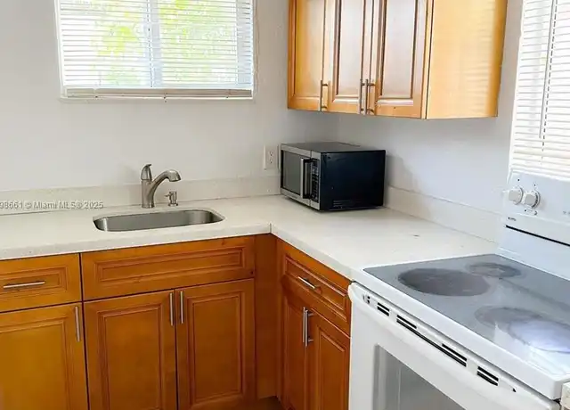 Property at 1960 SW 41st Ave Unit 2, Fort Lauderdale, FL, 33317, 1 bed, 1 bath, [object Object]