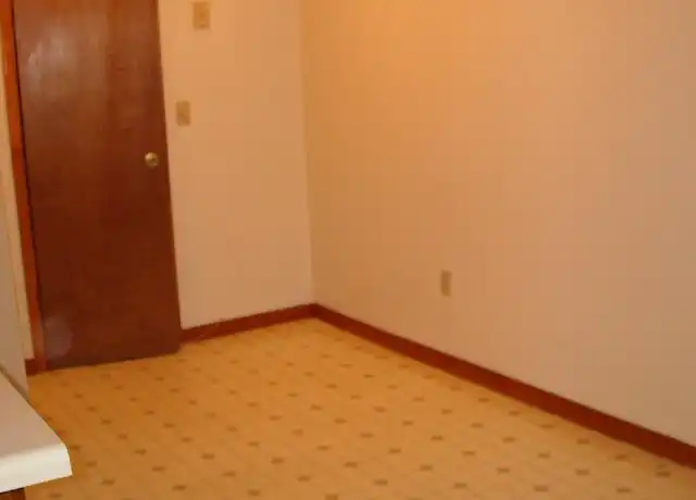 Property at 130 Hampton Dr, Crestview, FL, 32539, 2 beds, 1.5 baths, [object Object]