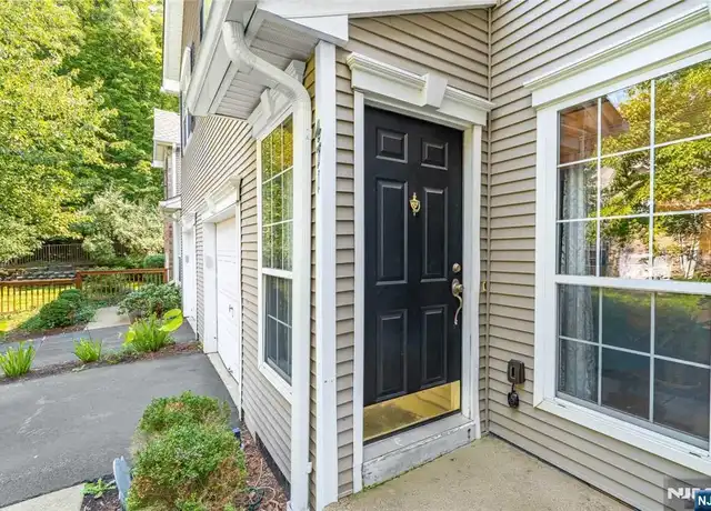 Property at 471 Mahogany Ct, Mahwah, NJ, 07430, 3 beds, 2.5 baths, [object Object]