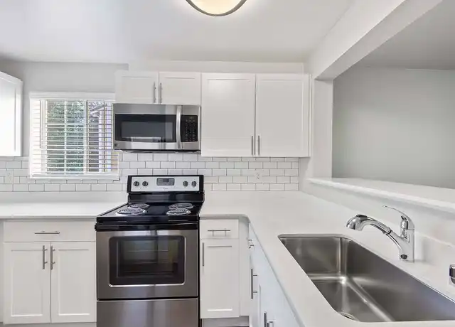 Property at Windsor Juanita Bay - 11105 NE 123rd Ln, Kirkland, WA, 98034, 1-2 bed, 1-2 bath, [object Object]