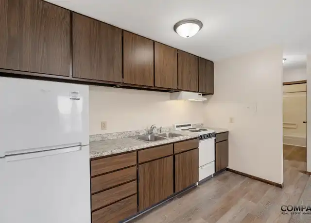 Property at 946 W Macarthur Ave Unit 43, Eau Claire, WI, 54701, 1 bed, 1 bath, [object Object]