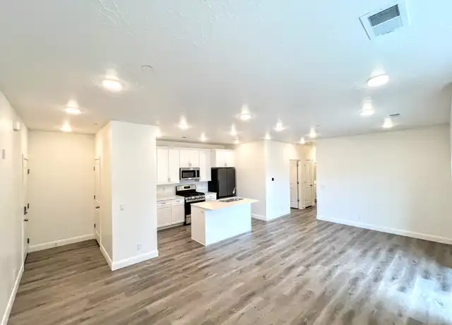 Property at 5801 S Garnet Dr Unit 3-202, Saint George, UT, 84790, 2 beds, 2 baths, [object Object]