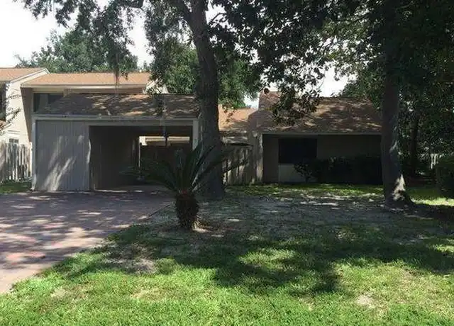 Property at 800 Bay Dr, Niceville, FL, 32578, 2 beds, 2 baths, [object Object]