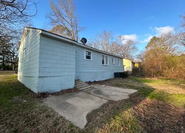 Property at 1058 Combs St, Jackson, MS, 39204, 4 beds, 2 baths, [object Object]