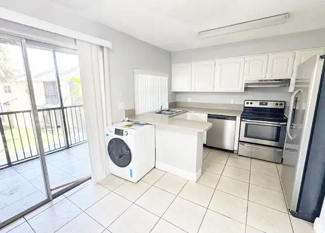 Property at 4411 Treehouse Ln Unit 24G, Tamarac, FL, 33319, 1 bed, 1 bath, [object Object]