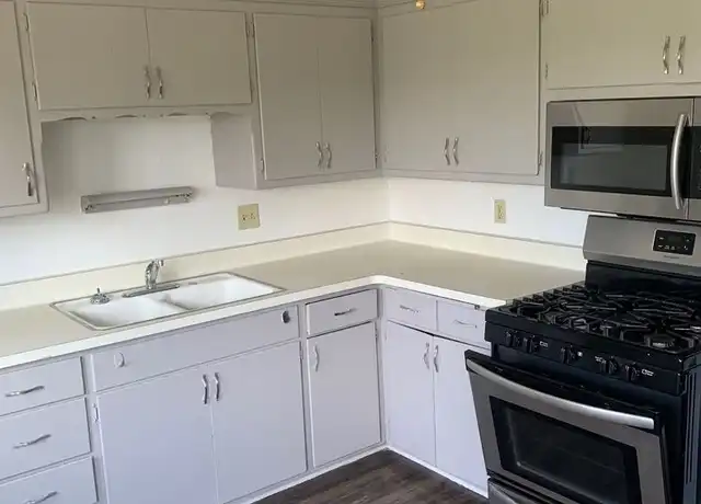 Property at 4048 Marquette Dr Unit 4, Racine, WI, 53402, 2 beds, 1 bath, [object Object]