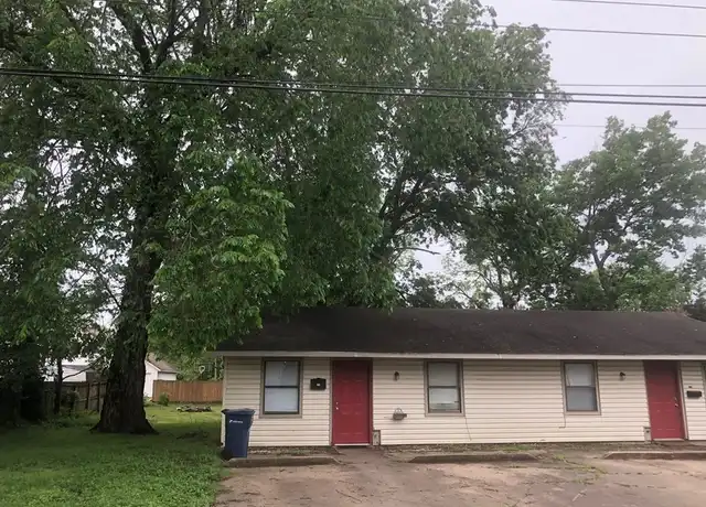 Property at 302 E Benton St, Siloam Springs, AR, 72761, 1 bed, 1 bath, [object Object]