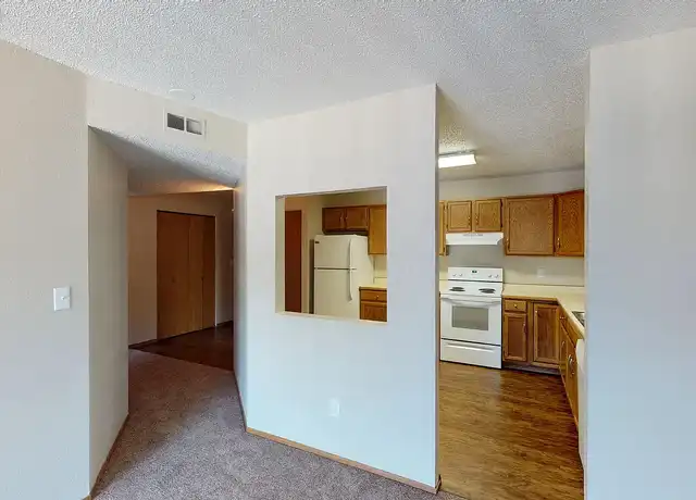 Property at Oakwood Estates - 3300 W 53rd St, Sioux Falls, SD, 57106, 1-3 bed, 1-2 bath, [object Object]