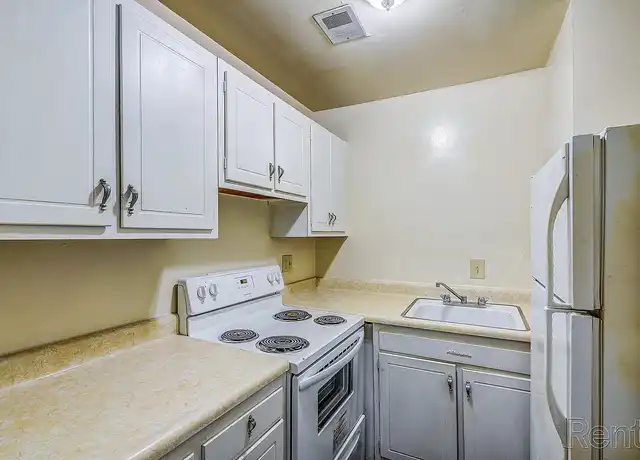 Property at Shamrock Apartments - 740 Smallwood Dr, Raleigh, NC, 27605, 1 bed, 1 bath, [object Object]