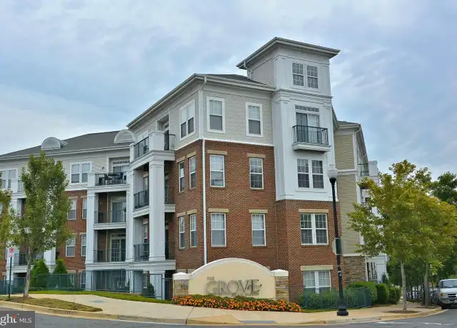 Property at 2055 26th St S Unit 5-B02, Arlington, VA, 22206, 2 beds, 2 baths, [object Object]