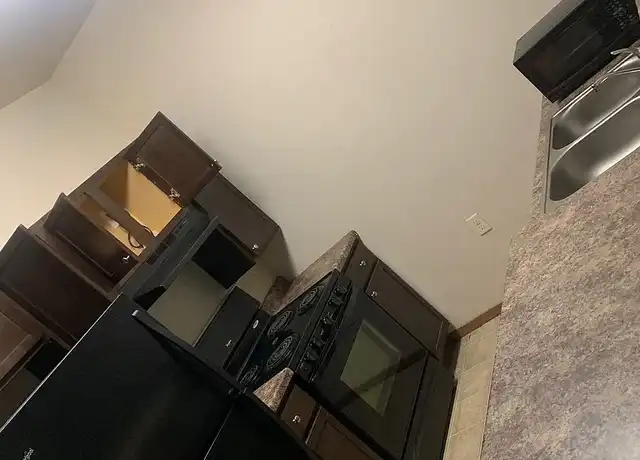 Property at Hidden Hills - 950 N Cliff Ave, Sioux Falls, SD, 57103, 1 bed, 1 bath, [object Object]
