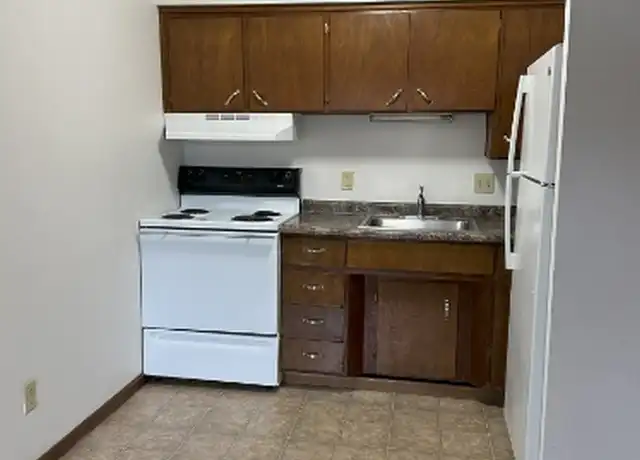 Property at 321 Cedar Crest Dr #6, Cedar Falls, IA, 50613, 2 beds, 1 bath, [object Object]