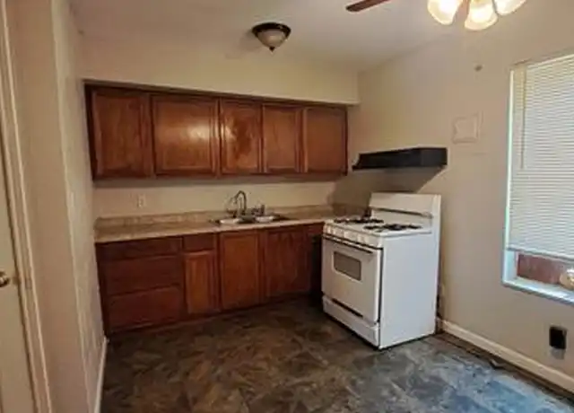 Property at 109 Mimosa St, Weatherford, TX, 76086, 2 beds, 1 bath, [object Object]