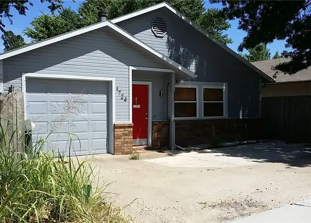 Property at 1724 N Garland Ave, Fayetteville, AR, 72703, 2 beds, 1.5 baths, [object Object]