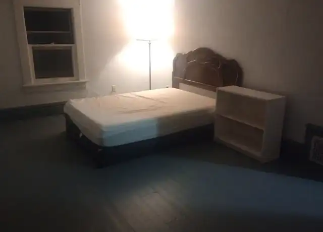 Property at 946 Nathan St Unit Upstairs, Akron, OH, 44307, 2 beds, 1 bath, [object Object]