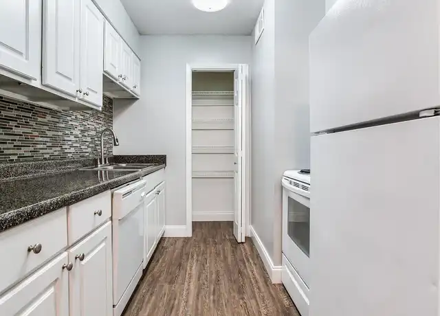Property at Chateau Apartments - 3315 W Horatio St, Tampa, FL, 33609, 1 bed, 1 bath, [object Object]