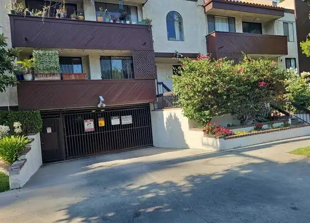 Property at 11835 Magnolia Blvd, Valley Village, CA, 91607, 1 bed, 1 bath, [object Object]