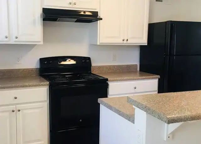 Property at 231 Chestnut St, Salem, VA, 24153, 2 beds, 1 bath, [object Object]