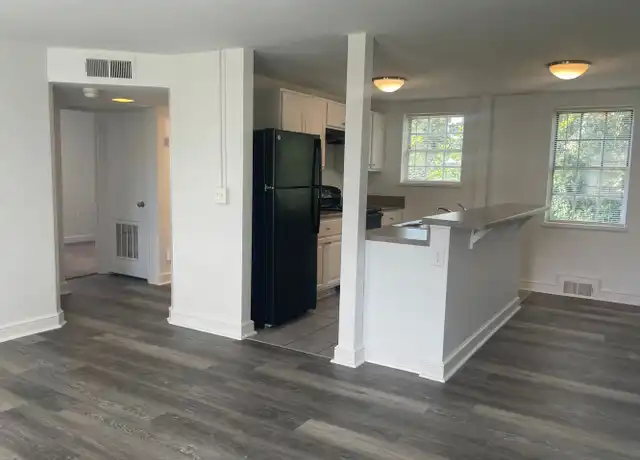 Property at 231 Chestnut St, Salem, VA, 24153, 1 bed, 1 bath, [object Object]