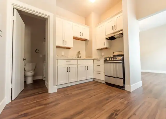 Property at 1402-1406 SW 12th Ave Unit 5, Portland, OR, 97201, 1 bed, 1 bath, [object Object]