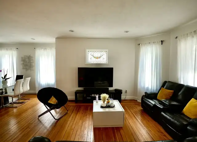 Property at 144 Circuit Rd Unit 1, Winthrop, MA, 02152, 3 beds, 1 bath, [object Object]
