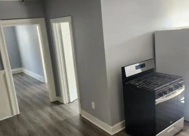 Property at 305 Cedar St #2, Manchester, NH, 03103, 2 beds, 1 bath, [object Object]