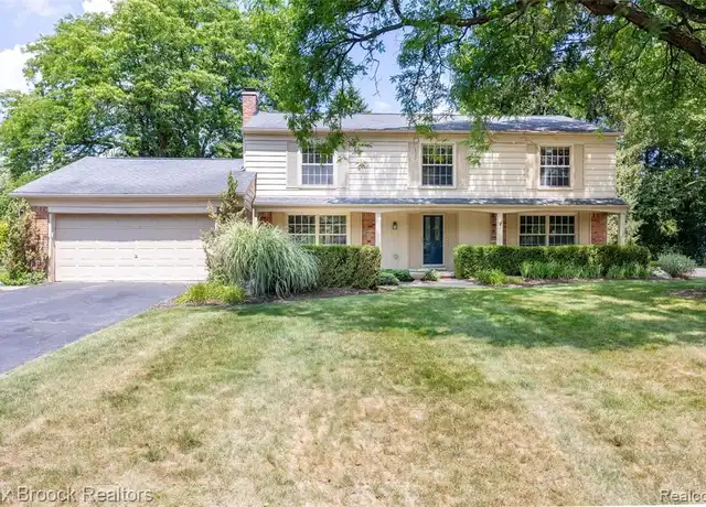 Property at 30830 Lincolnshire E, Beverly Hills, MI, 48025, 4 beds, 2.5 baths, [object Object]