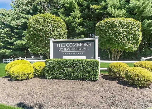 Photo of 100 Arbor Dr, Shrewsbury, MA 01545