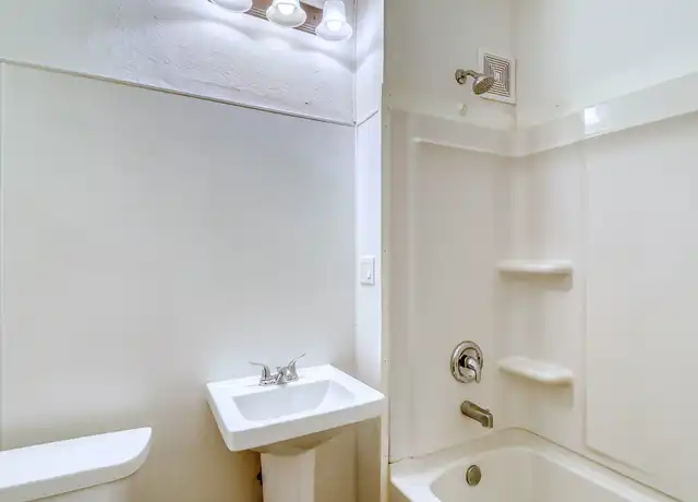 Property at 1016 9th St N, Fargo, ND, 58102, 2 beds, 1 bath, [object Object]