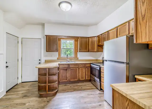 Property at 1016 9th St N, Fargo, ND, 58102, 2 beds, 1 bath, [object Object]