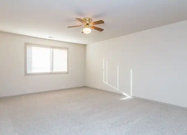 Property at EAST HAMPTON - 2901 N Governeour St, Wichita, KS, 67226, 1-3 bed, 1-2 bath, [object Object]
