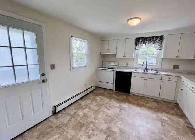 Property at 494 Winnacunnet Rd, Hampton, NH, 03842, 3 beds, 1.5 baths, [object Object]